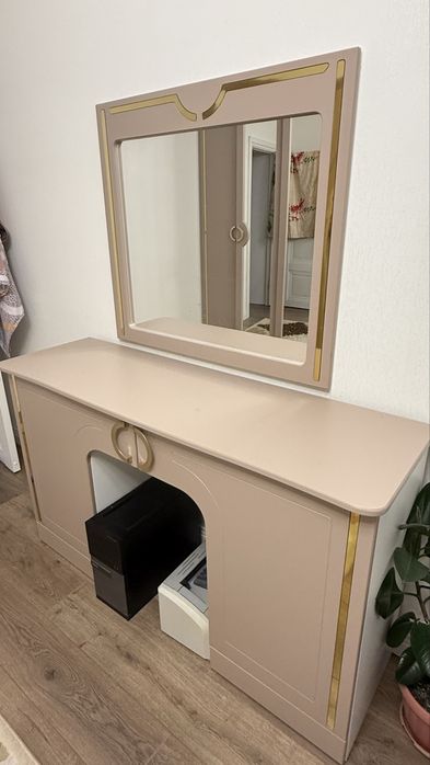 Таулетный столик