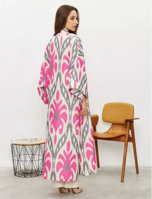 узбекским халатам из ткани адрас с рисунком икат.