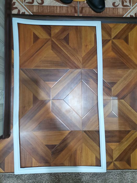 Продам Уплотнитель для холодильника LG (верхняя и нижняя дверка):