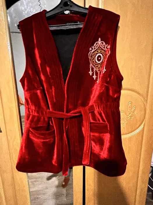 Продам жилетка новые продам