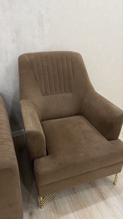 Хороший диван в зал