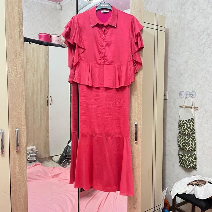 Платье срочно продам