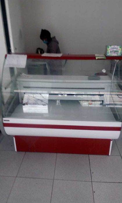 Продам витринный холодильник