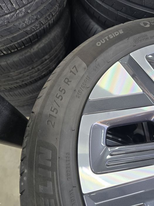 4 Броя 215/55/17 Michelin 2x6,5mm 2x5,4mm