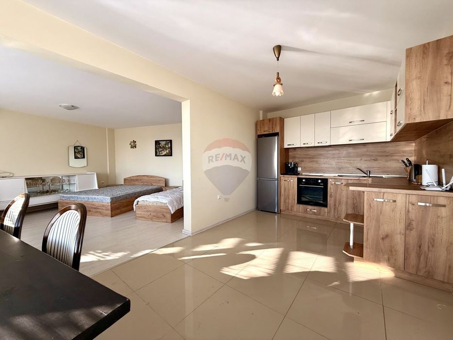 Къща с три спални, двор, барбекю и нескриваема панорамна морска гледк