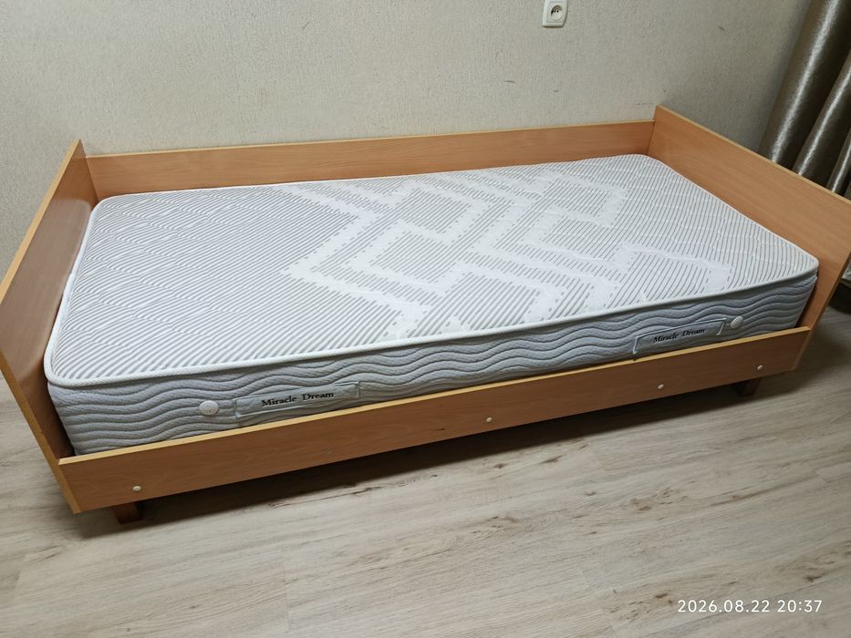 Продается Кровать 190х90х50 см с матрасом.