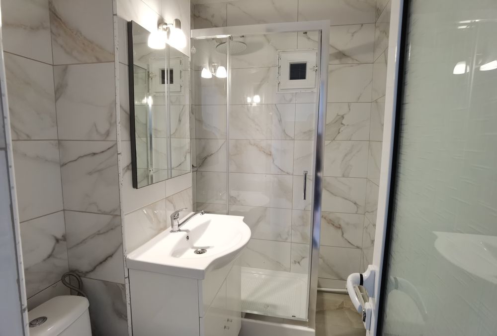 Închiriez apartament cu doua camere