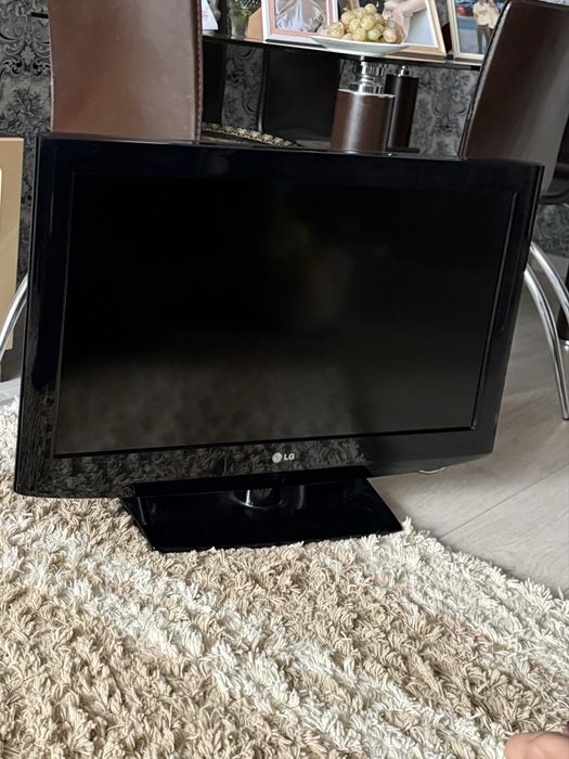 Телевизор LG в хорошем состоянии