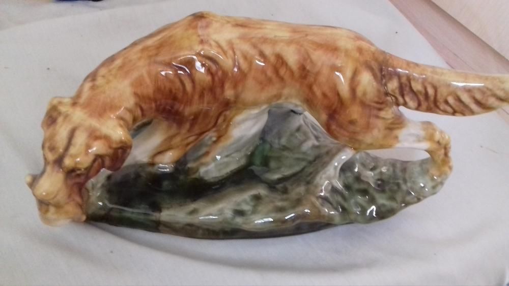 Статуэтка"Собака с добычей".