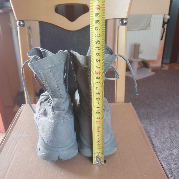 Încălțăminte militară Nike