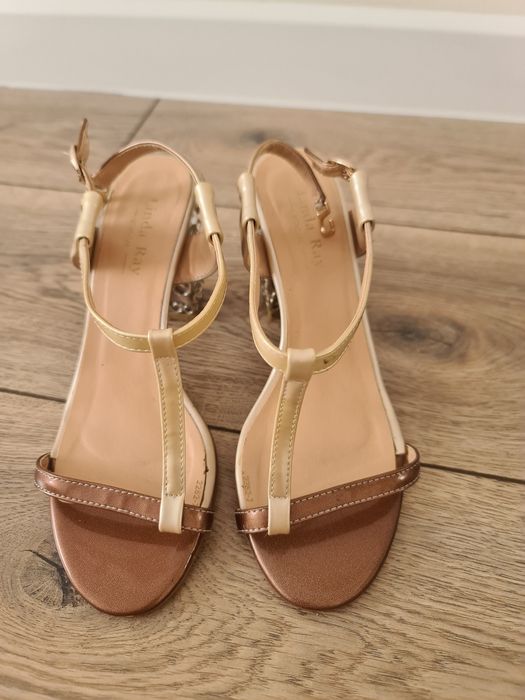 Қымбат аяқ киімдер