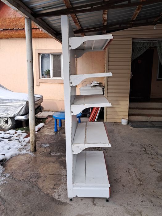 Магазинные полки продаются