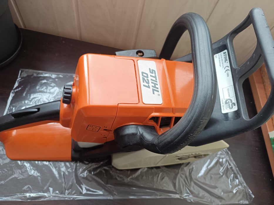 Бензинова резачка Щил 021