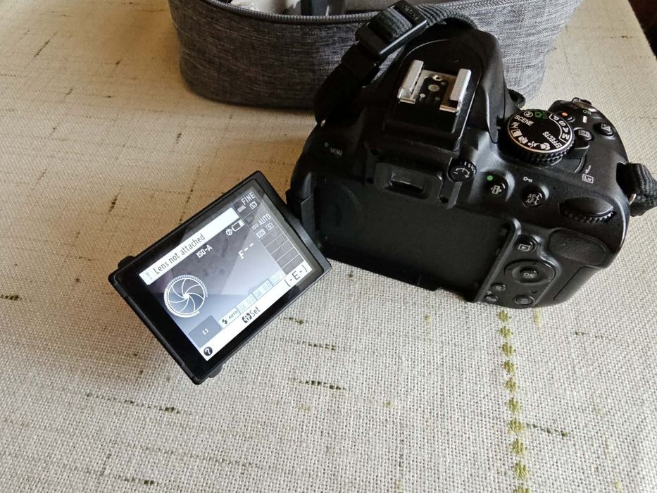 Pachet DSLR Nikon D5100 (Body + Obiectiv), Încărcător Original + Geantă