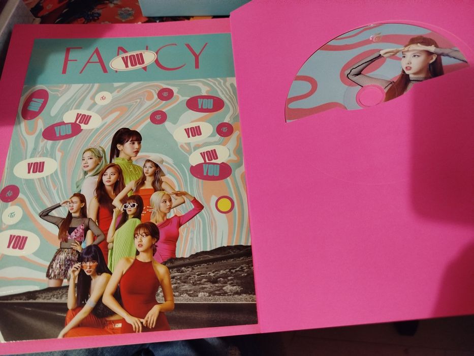 Kpop/кпоп албуми и картички!