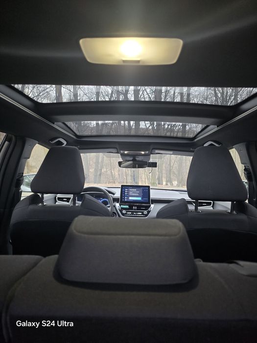 Toyota Corolla Cross Hybrid 4x4 Panoramic!