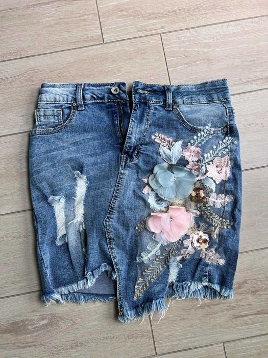 ЧИСТО НОВА Къса дънкова пола с 3D цветя