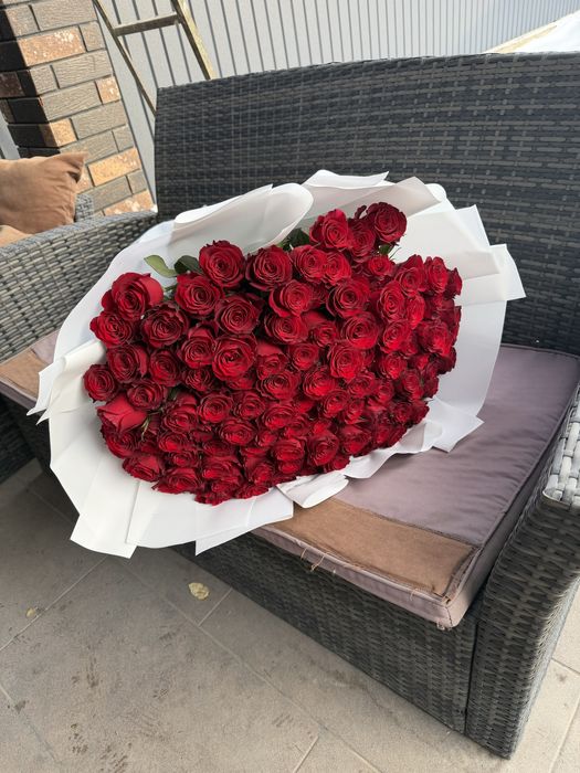 101 роза букетом или в коробке