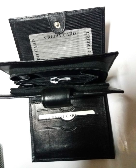 Дамски портфейл от естествена кожа - практичен и компактен