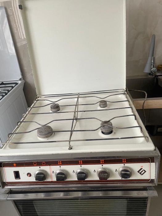 Продаю газовую плиту б/у