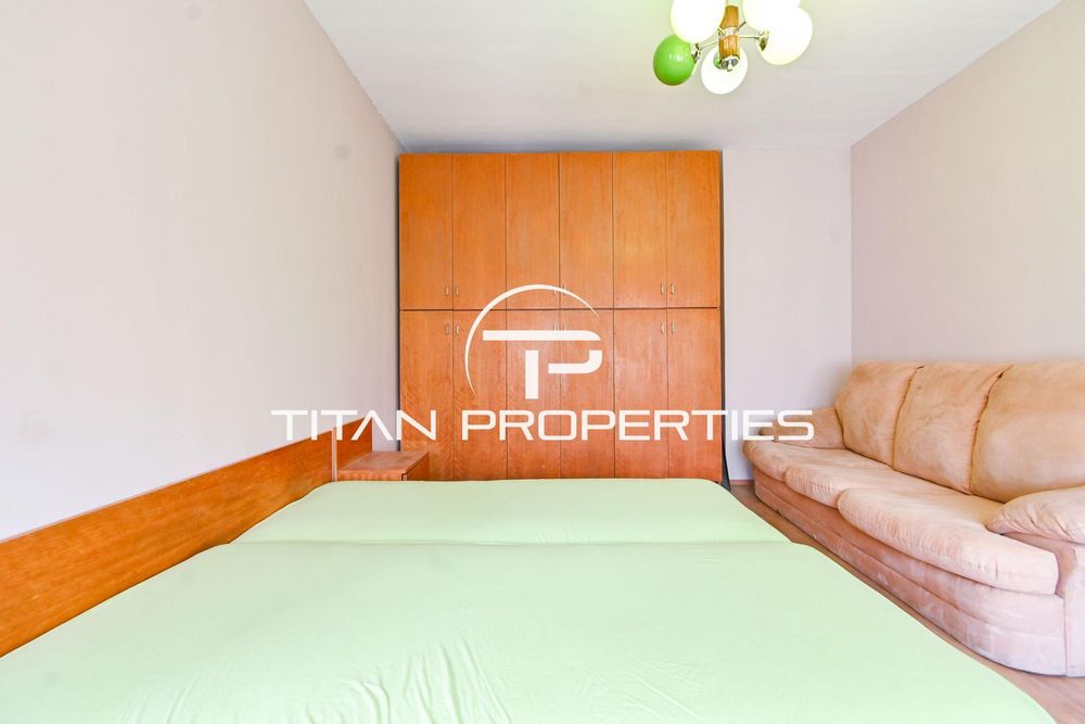 Тристаен за продажба в ж.к Света Троица