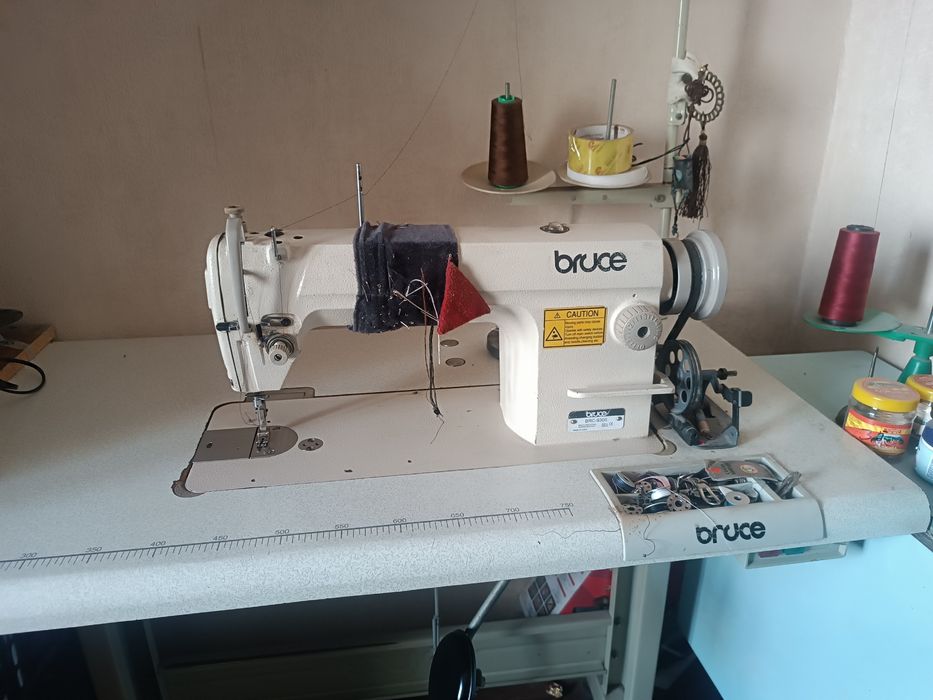 Тикув машинаси туґи чок 2500холати яхши узим ишлатганман пул зарурлиги