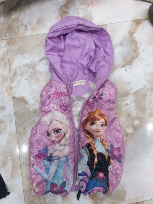 Комбинезоны платья куртки по 5000 до 7 лет кофты