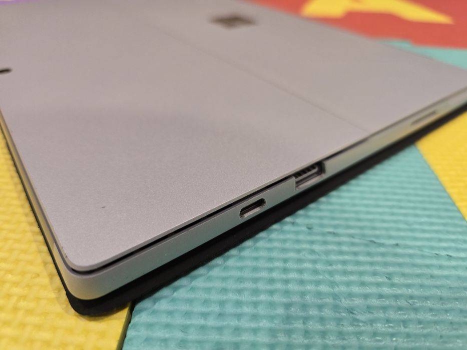 Microsoft Surface Pro 7+ / 1TB SSD / i5 11th / 8GB Ram