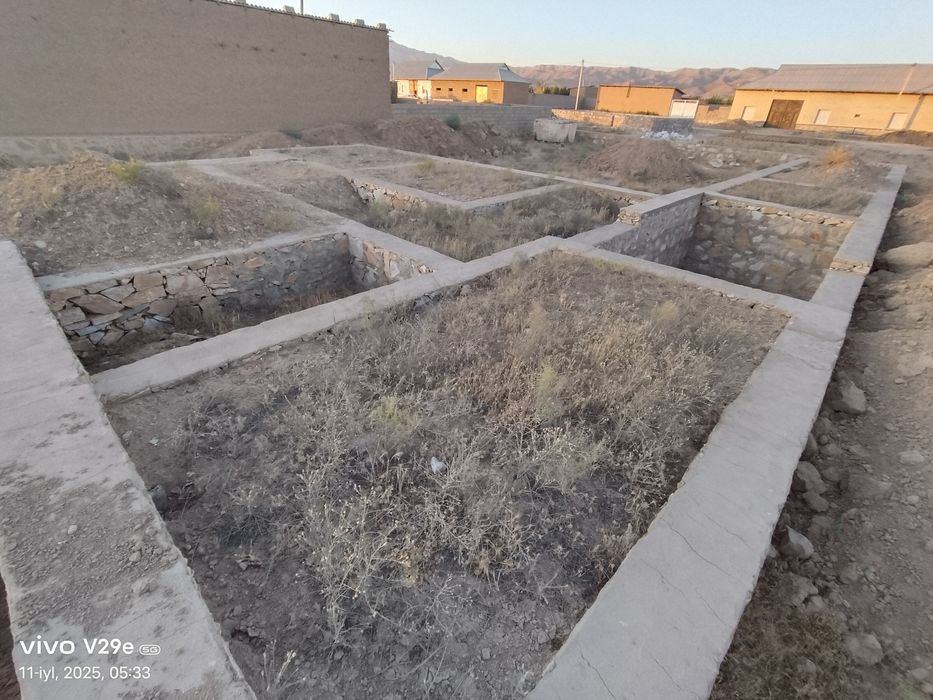 Нурота тумани Парпи узоқ массивида ер участка сотилади