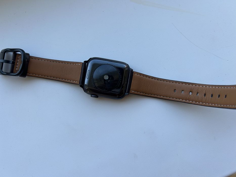 Продам Apple watch se 1