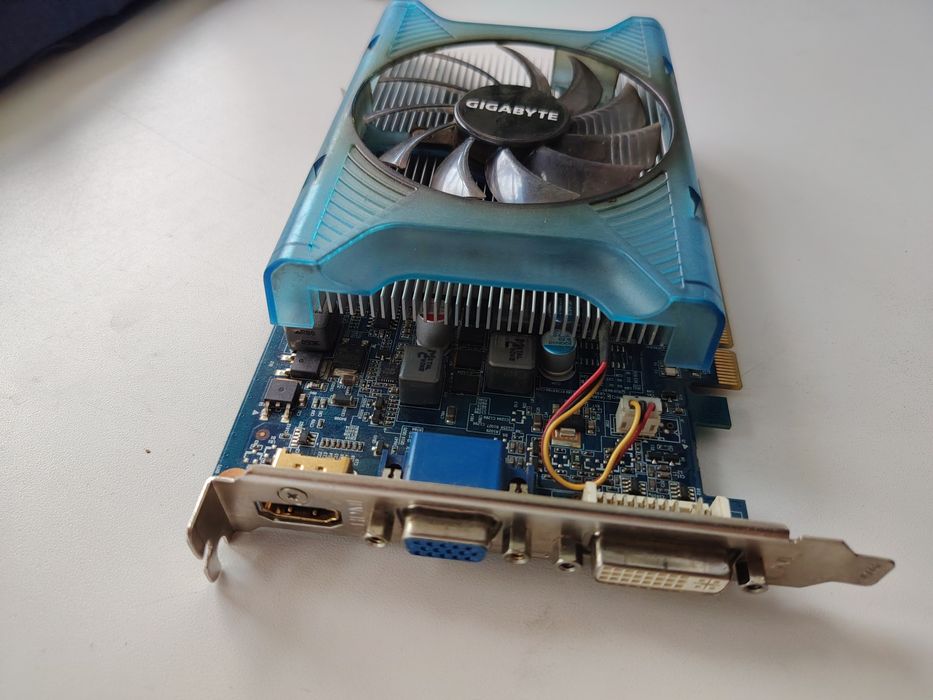 Видеокарта gt 220 1g
