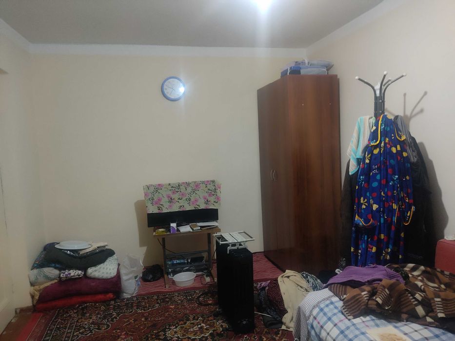 Срочно Марказда енида гиштдан 1 хонали 2 хонали килинган квартира