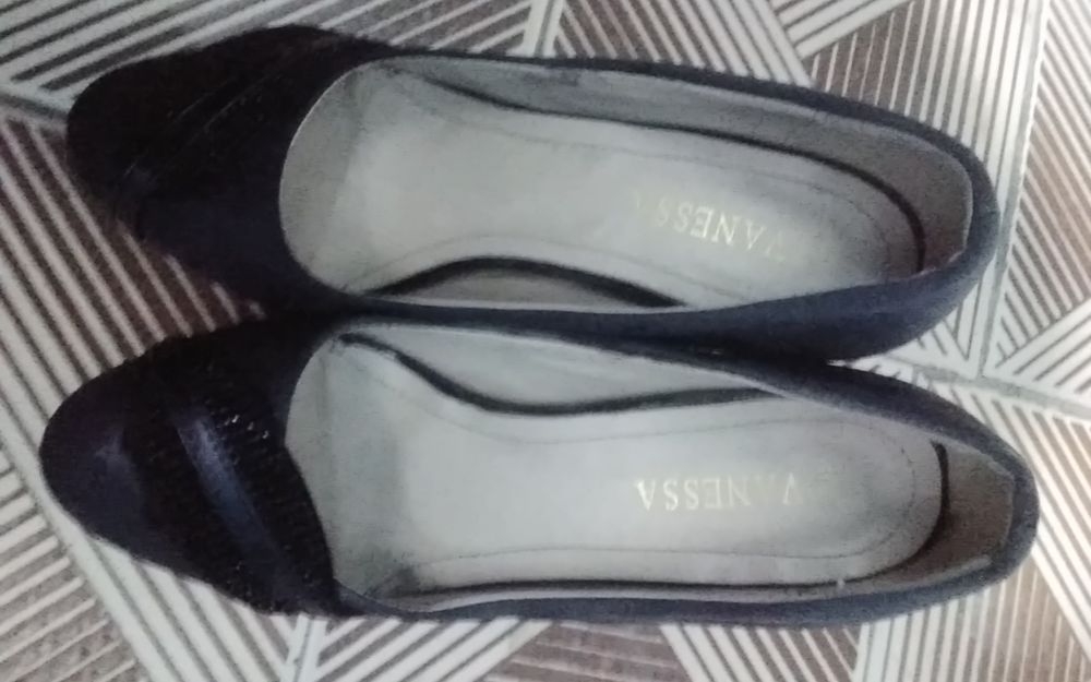 Туфли 39 размера с каблуком продам