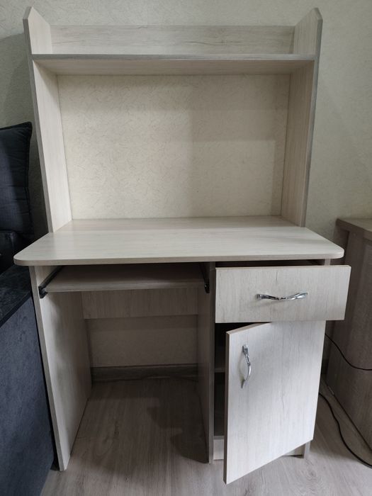 Продаю стол для школьника