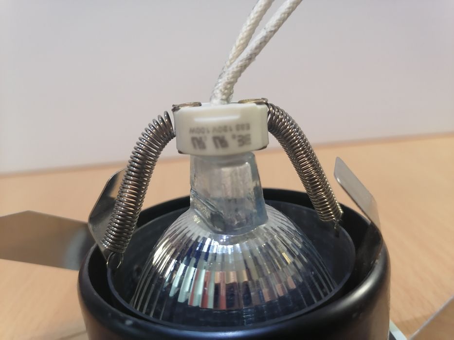 Спотове за таван Армстронг, модел Aurora - Великобритания