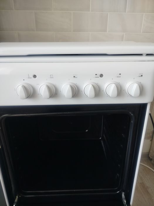 Продам плиту Индезит