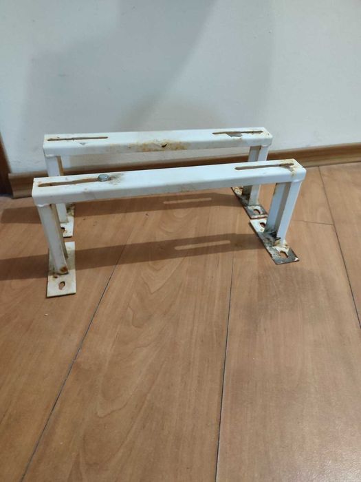 Подови стойки за климатици два вида