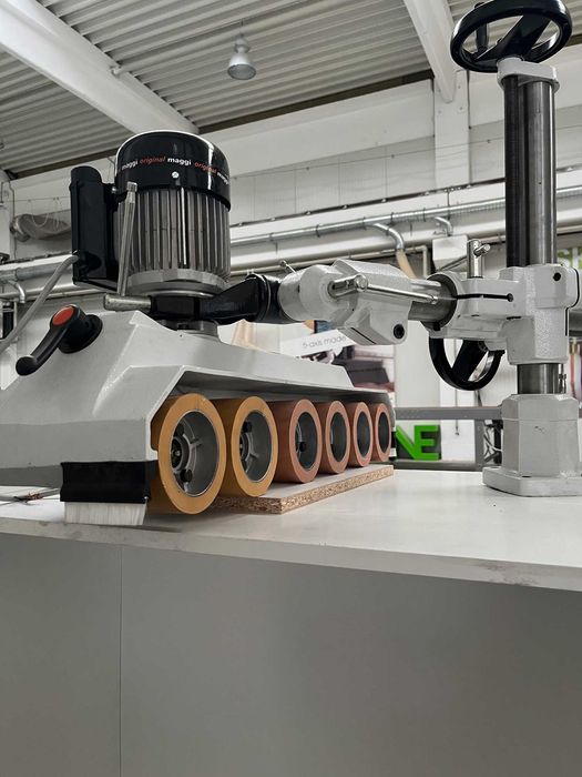 Професионален подавател с 6 колела и стойка