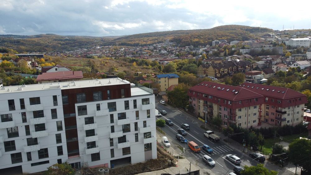 Apartament cu doua camere decomandate si gradina generoasa