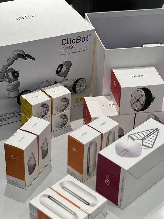 Продается интерактивная робот-игрушка ClicBot Full Kit