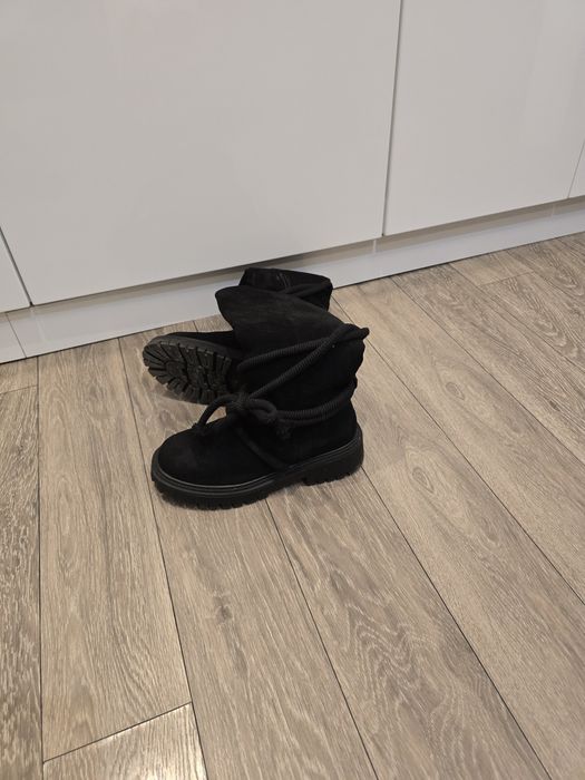 Cizme negre ,în stare foarte bună