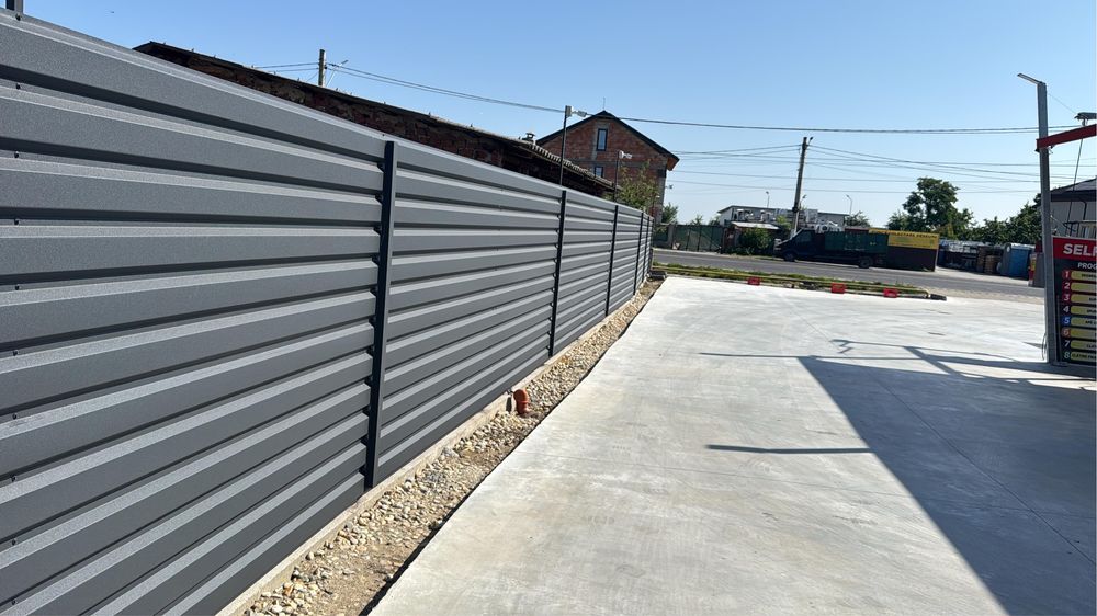 Tabla cutata gard/ porti metalice si acoperisuri