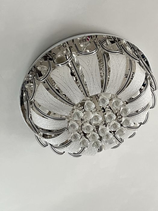 Люстра потолочная .