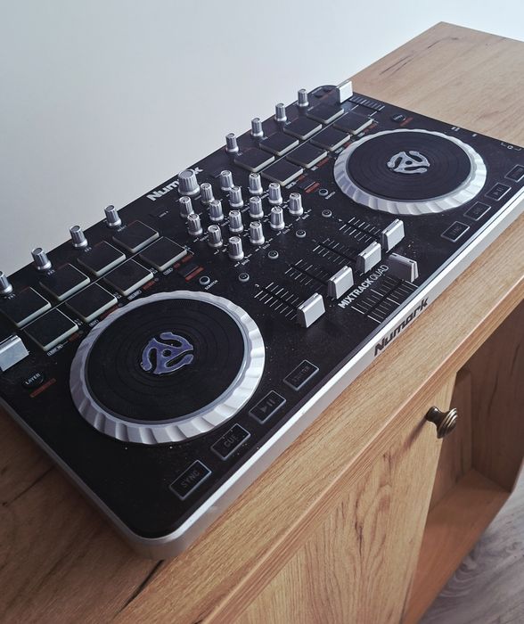 Consola DJ Numark Mixtrack Quad
