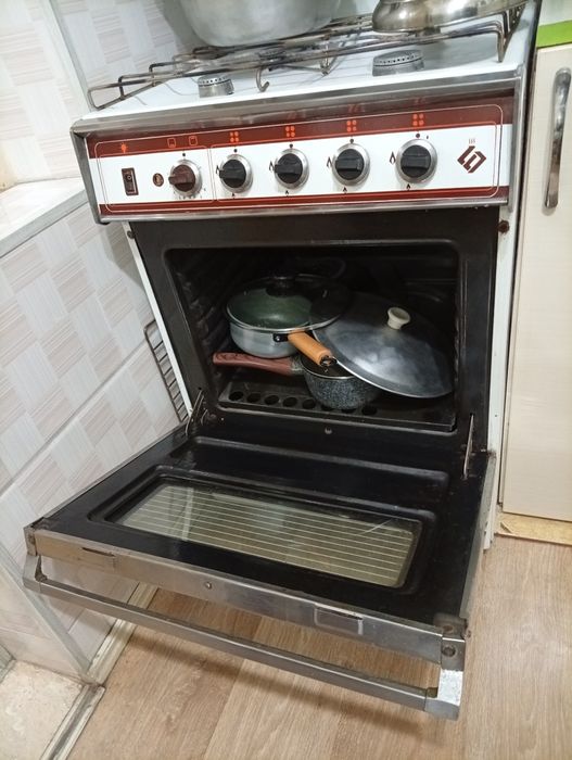 Газовая плита в хорошем состоянии