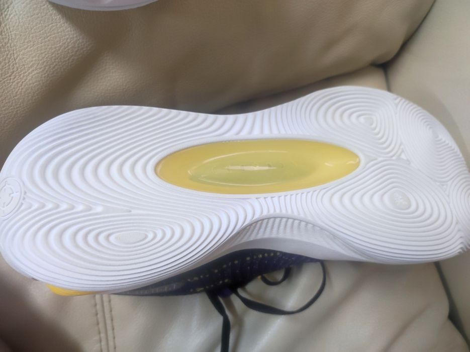 Продам кроссовки баскетбольные AR 1