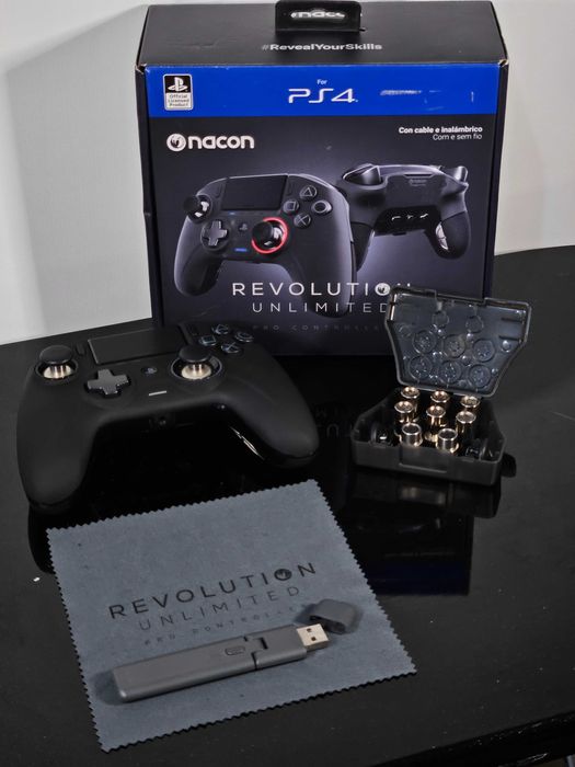 Nacon Revolution Unlimited Pro | PS4 Pro контролер | Кабелен и безжичен | С тежести | Комплект