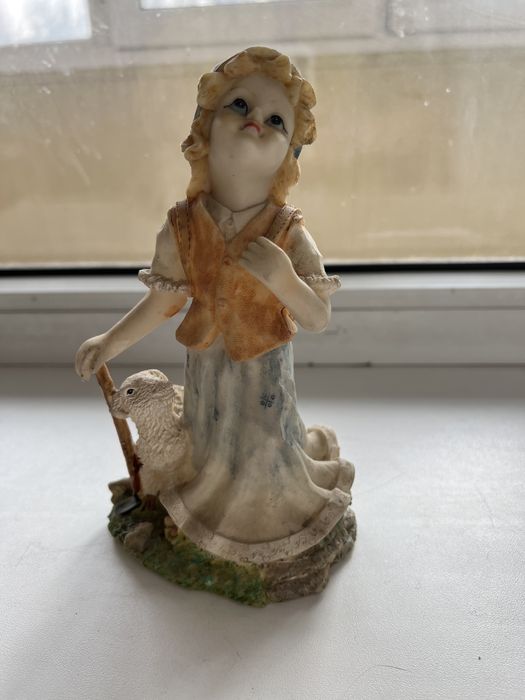 Статуэтки разные