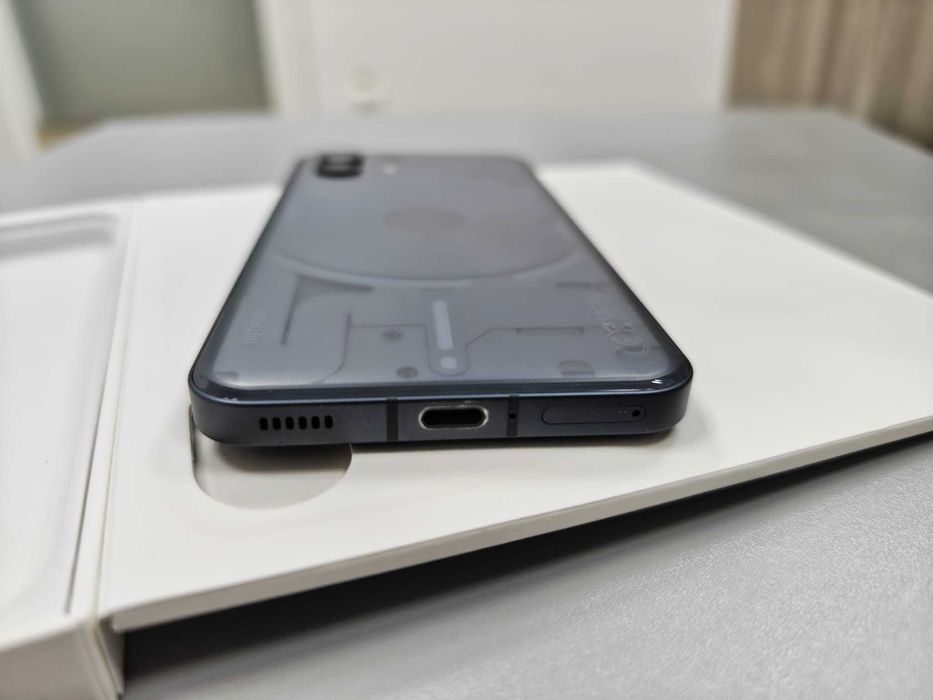 Nothing Phone (2) 12GB/256GB Dark Gray, impecabil, 8 huse, folie față/spate, full box