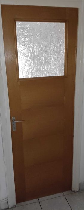 Usi interior de apartament